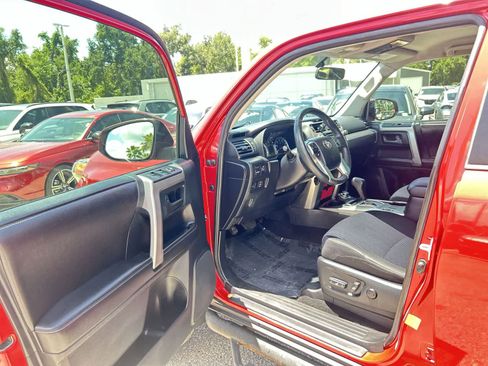 Used 2015 Toyota 4Runner 4WD image 10