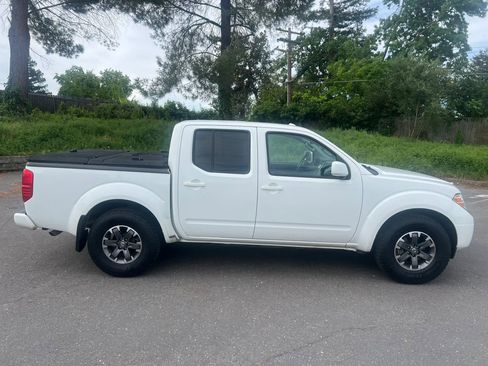 Used 2016 Nissan Frontier PRO-4X image 4