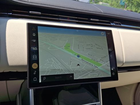 Used 2025 Land Rover Range Rover SE AWD/4WD image 16