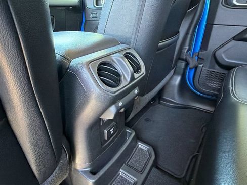 Used 2021 Jeep Wrangler Unlimited Sahara AWD/4WD image 16