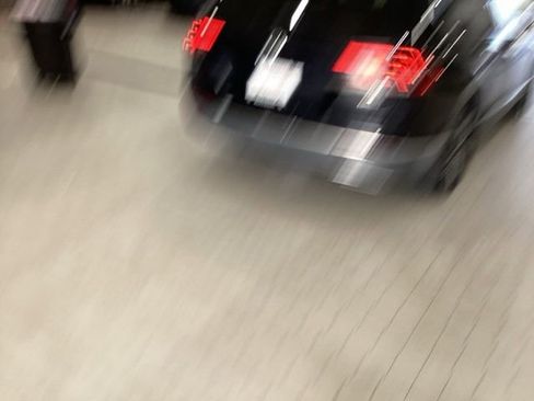 Used 2018 Volkswagen Tiguan SEL AWD/4WD image 24