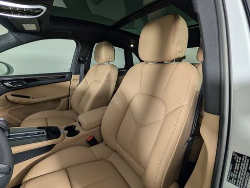 New 2026 Porsche Macan AWD/4WD image 5