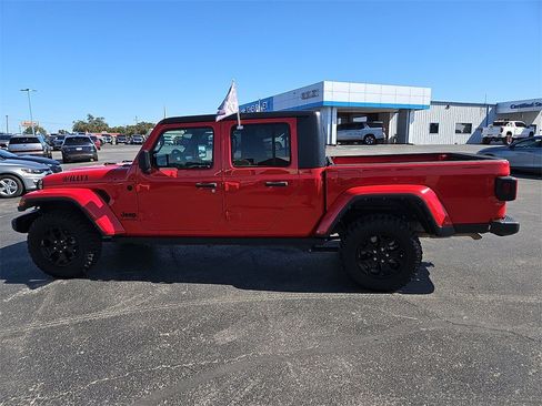 Used 2021 Jeep Gladiator Sport image 2