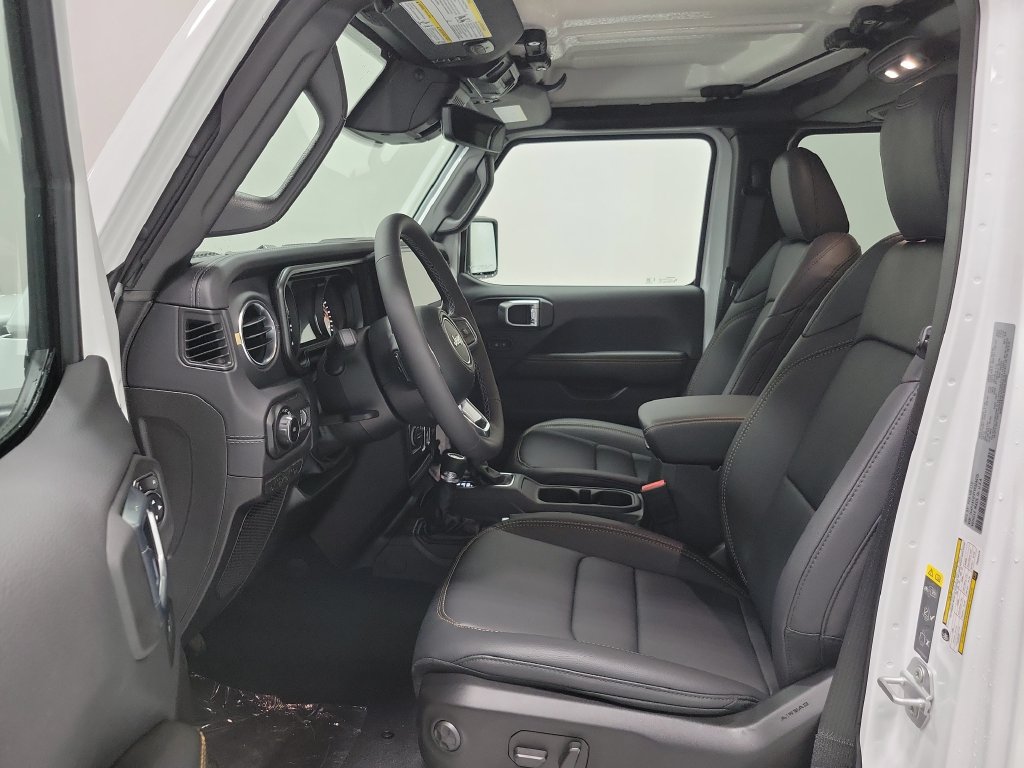 New 2026 Jeep Wrangler Unlimited Sahara w/ Technology Group AWD/4WD image 22