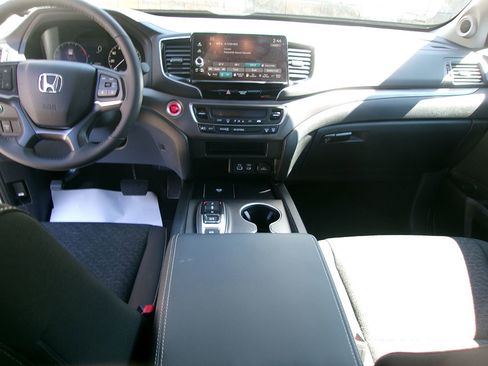 Used 2025 Honda Ridgeline Sport image 15