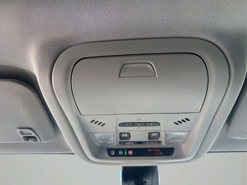 Used 2023 GMC Acadia SLT w/ Preferred Package image 41