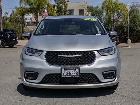 Used 2023 Chrysler Pacifica Limited FWD image 9