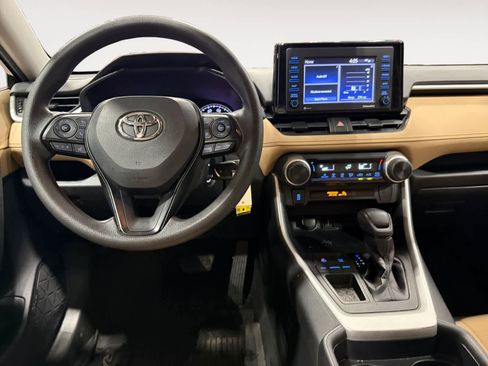 Used 2020 Toyota RAV4 LE w/ Carpet Mat Package FWD image 11