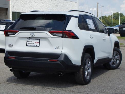 Used 2025 Toyota RAV4 LE AWD/4WD image 16