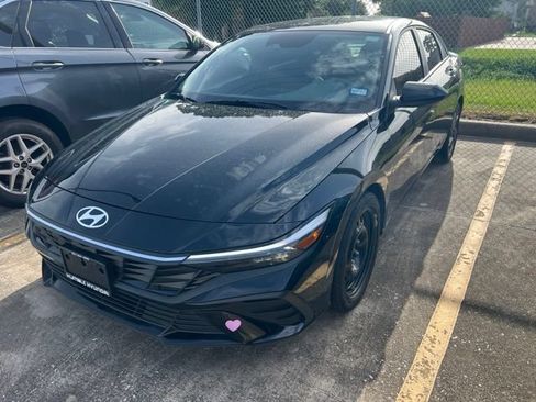 Used 2025 Hyundai Elantra Sport FWD image 1