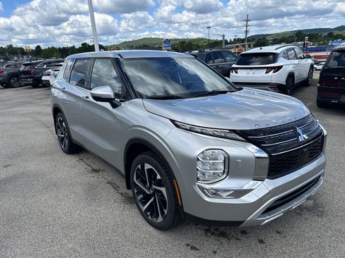 Used 2024 Mitsubishi Outlander SE AWD/4WD image 1