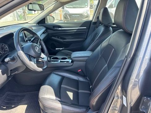 Used 2024 Nissan Altima 2.5 SR FWD image 9