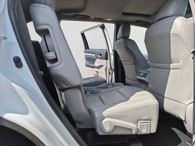 Used 2019 Toyota Highlander XLE AWD/4WD image 21
