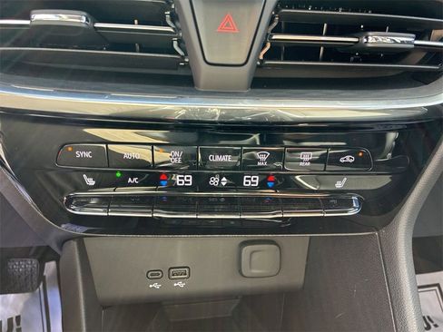 Used 2025 Buick Encore GX Avenir w/ Avenir Convenience Package image 17