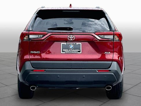 Used 2022 Toyota RAV4 XLE Premium FWD image 4