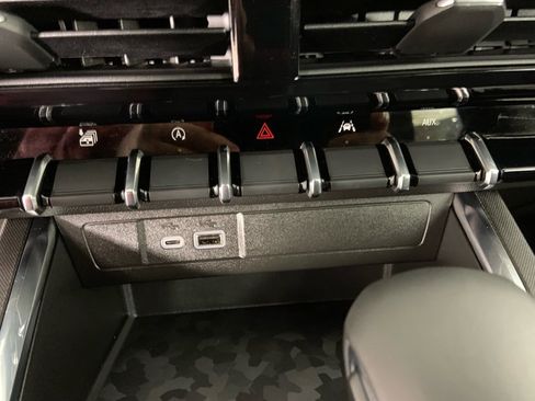 Used 2025 GMC Canyon Elevation w/ Convenience Package image 24