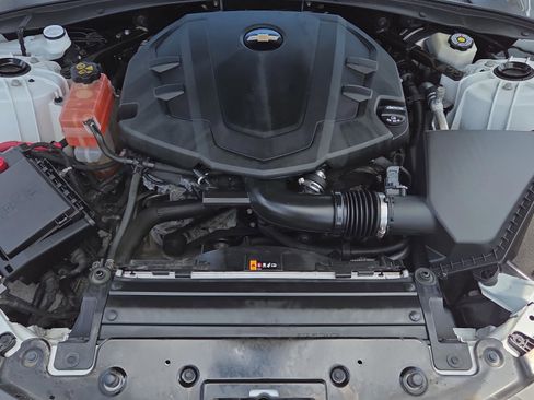 Used 2019 Chevrolet Camaro LT RWD image 17