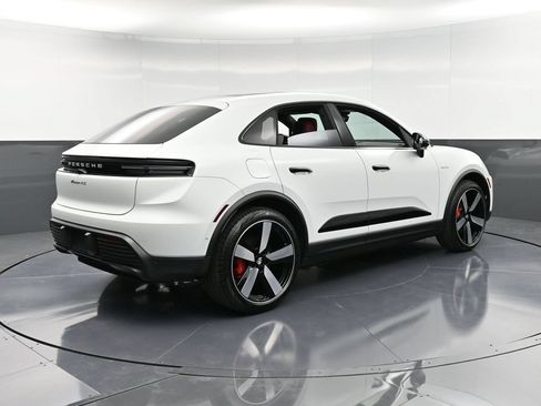 Certified 2025 Porsche Macan 4S Electric AWD/4WD image 8