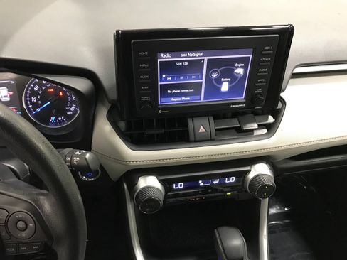 Used 2022 Toyota RAV4 XLE AWD/4WD image 7
