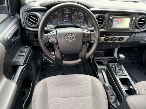 Used 2018 Toyota Tacoma SR w/ SR Convenience Package image 4