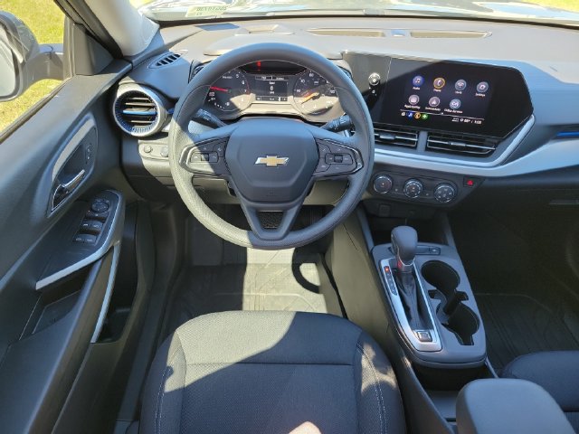New 2026 Chevrolet Trax LS w/ LS Convenience Package FWD image 16