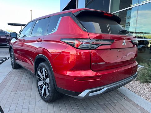New 2025 Mitsubishi Outlander SE image 3