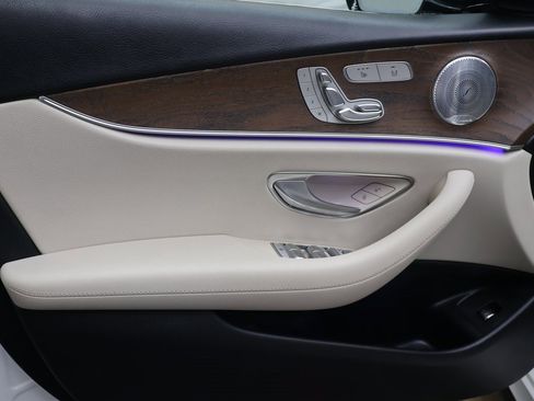 Used 2017 Mercedes-Benz E 400 4MATIC Wagon image 15