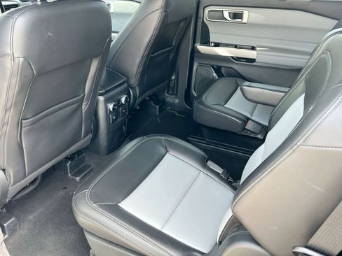 Used 2023 Ford Explorer XLT w/ Equipment Group 202A AWD/4WD image 18