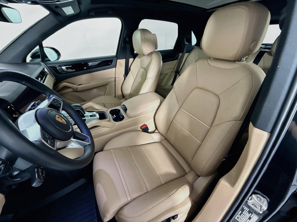Certified 2023 Porsche Cayenne AWD/4WD image 5