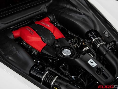 Used 2021 Ferrari F8 Tributo image 22