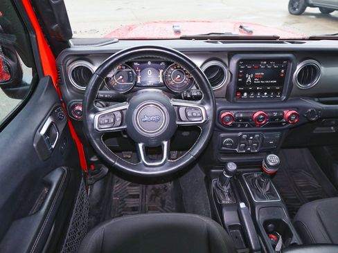 Used 2018 Jeep Wrangler Unlimited Sahara image 14