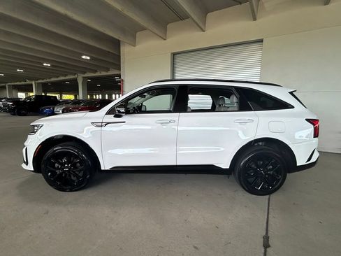 Used 2023 Kia Sorento FWD image 2
