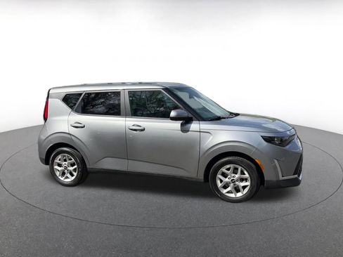 Used 2025 Kia Soul LX w/ LX Technology Package image 2