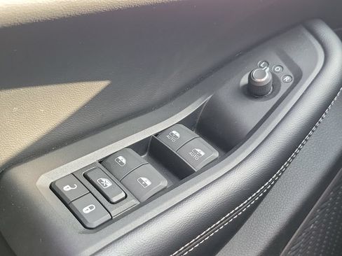 Used 2024 Jeep Grand Cherokee L Altitude AWD/4WD image 22
