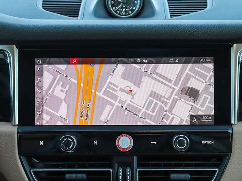 Used 2024 Porsche Macan image 18