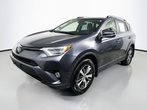 Used 2018 Toyota RAV4 XLE AWD/4WD image 10
