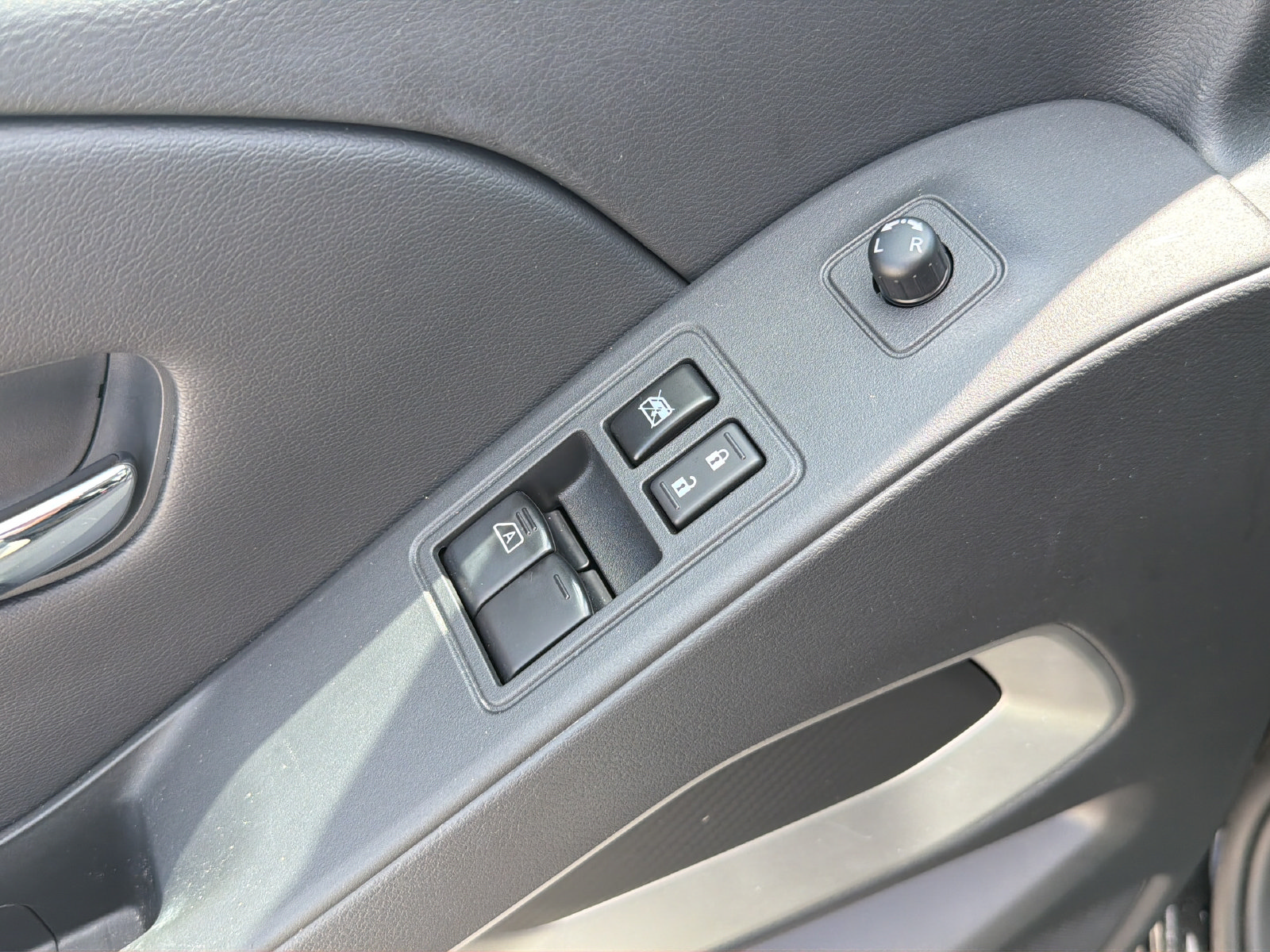 Certified 2025 Nissan Frontier SV RWD image 29