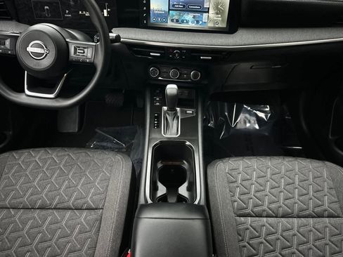 Certified 2025 Nissan Kicks SV image 4