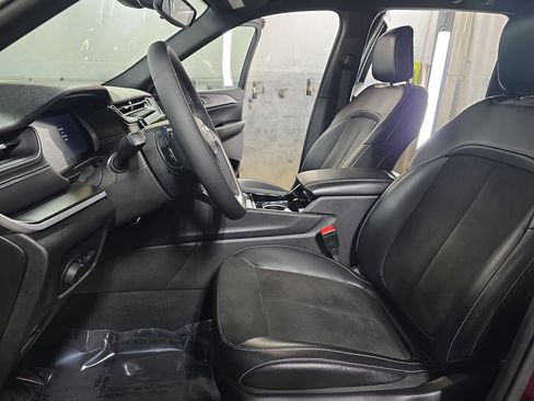 Used 2023 Jeep Grand Cherokee Altitude image 14