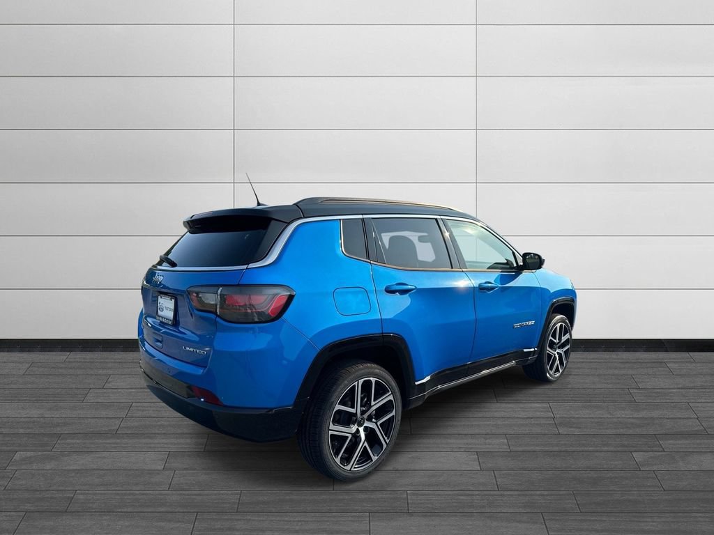 Used 2025 Jeep Compass Limited w/ Elite Group AWD/4WD image 3