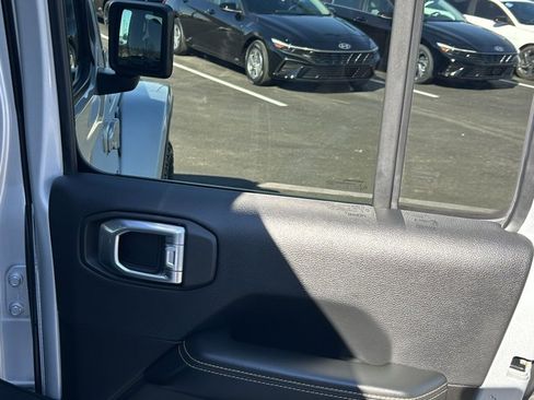Used 2024 Jeep Wrangler Sahara image 17