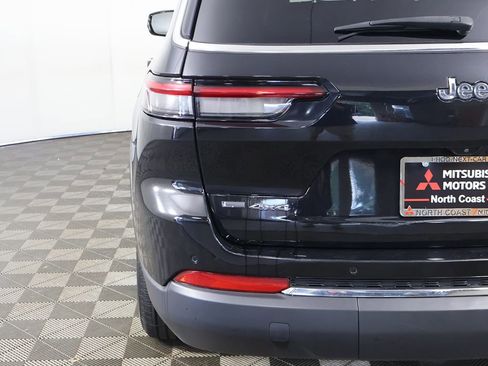 Used 2022 Jeep Grand Cherokee L Limited AWD/4WD image 17