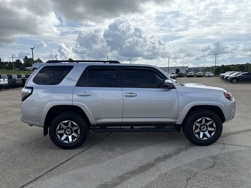 Used 2024 Toyota 4Runner TRD Off-Road Premium image 8