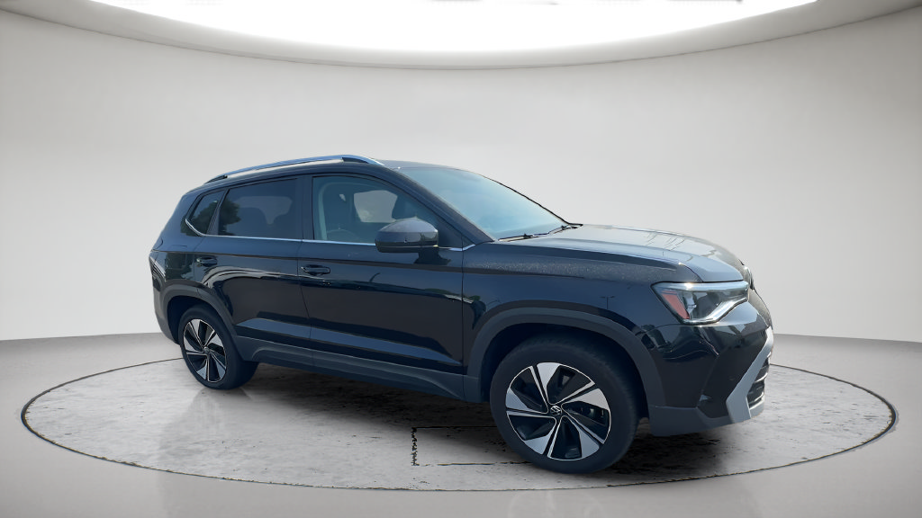 Used 2025 Volkswagen Taos SE AWD/4WD image 6