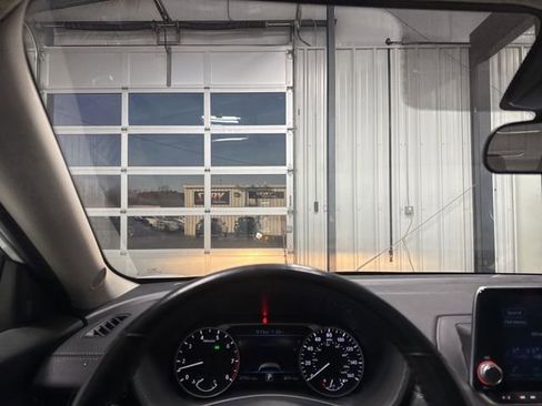 Used 2022 Nissan Sentra SV w/ Trunk Package image 9