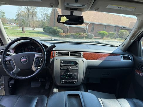 Used 2012 GMC Yukon SLT w/ SLT-2 Equipment Package AWD/4WD image 11