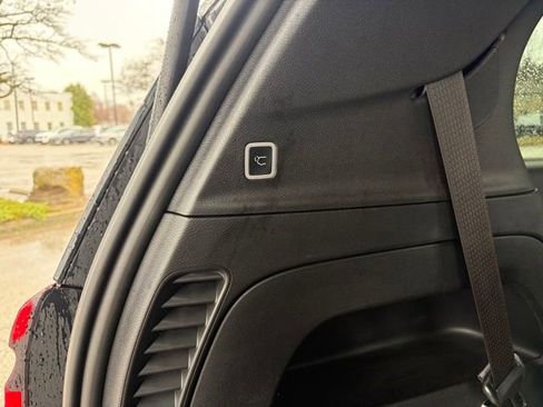 Used 2023 Chrysler Pacifica Touring-L w/ S Appearance Package image 19