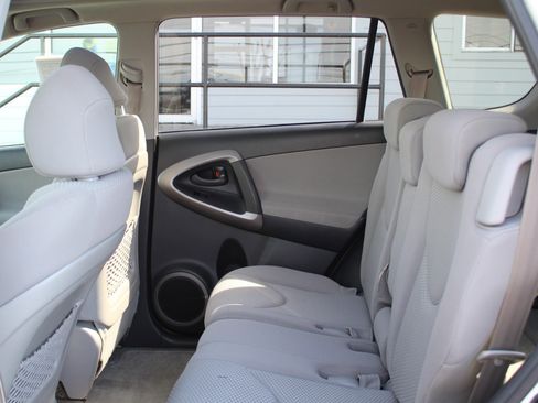 Used 2007 Toyota RAV4 Limited image 14