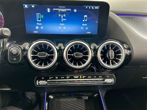 Used 2025 Mercedes-Benz GLA 250 4MATIC image 16