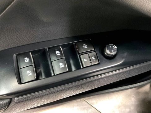 Used 2019 Toyota Camry XLE image 39